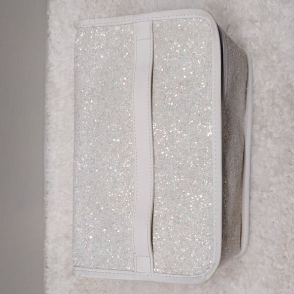 Clinique White Travel Makeup Sparkle Glitter Bag - Picture 2 of 13